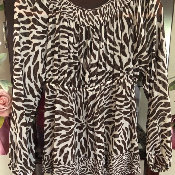 Like New Awesome 100 percent silk animal print top from Michael Kors - Picture 5 of 5